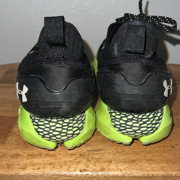 Under Armour Hovr Phantom black and neon green size 4Y - Picture 2 of 11